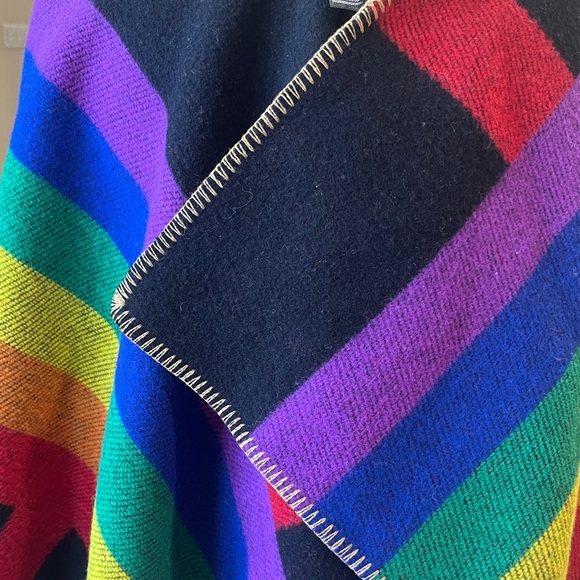 New Burberry Cape GBLT Edition - Picture 6 of 9